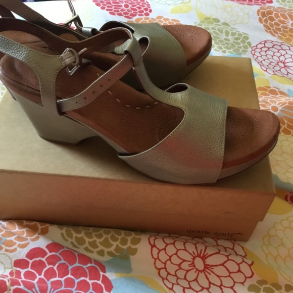 NIB gentle souls by Kenneth Cole sandals - Picture 7 of 8